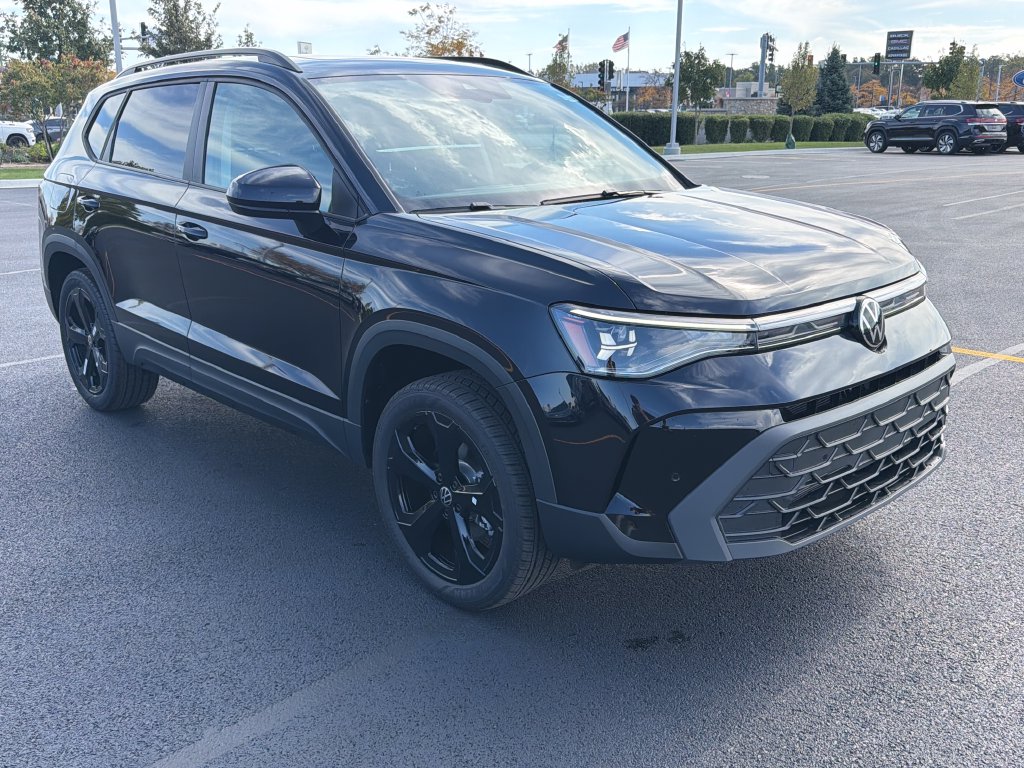 2027 Volkswagen Taos 1.5T SE Black SUV