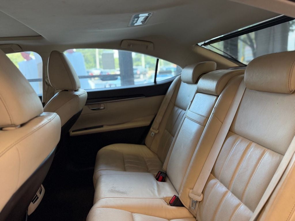 2016 Lexus ES 350 - Photo 12