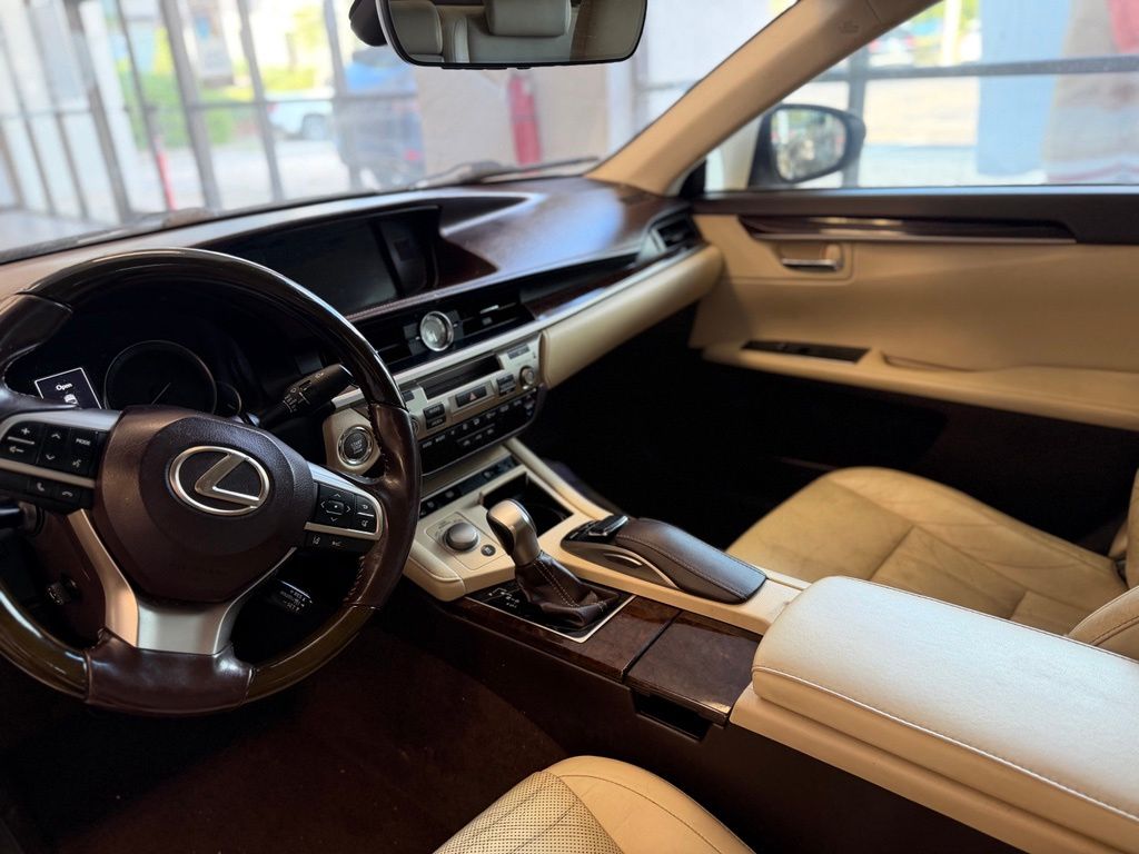 2016 Lexus ES 350 - Photo 11