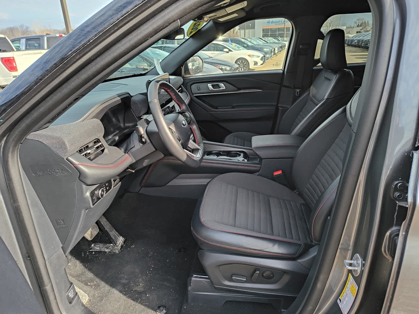 2025 Ford Explorer ST-LINE - Photo 9