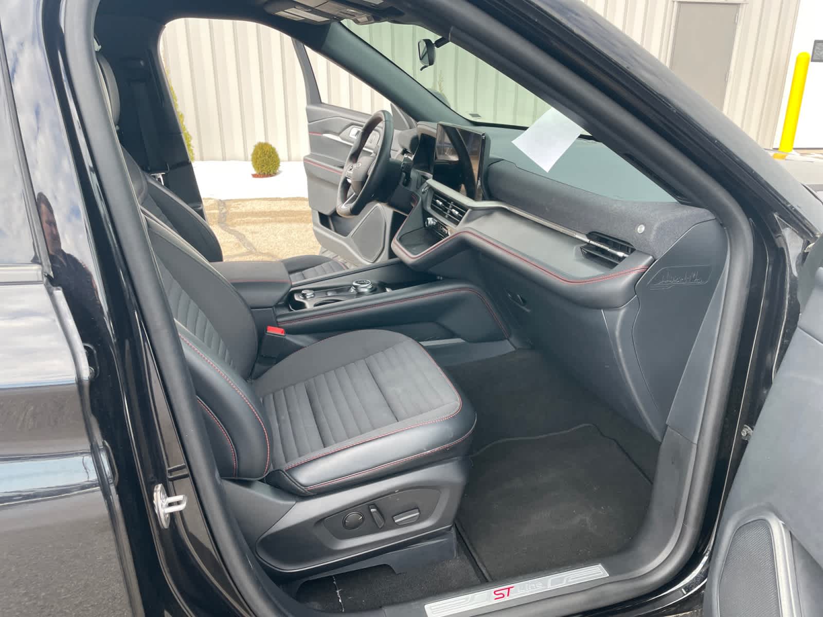 2025 Ford Explorer ST-LINE - Photo 17