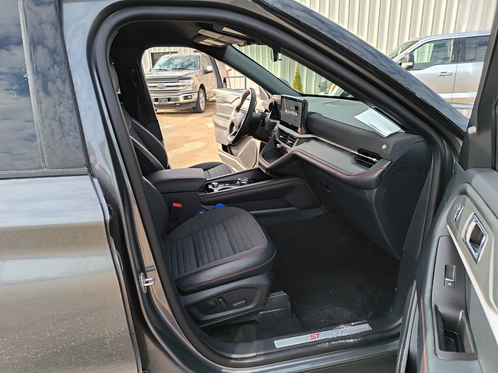2025 Ford Explorer ST-LINE - Photo 17