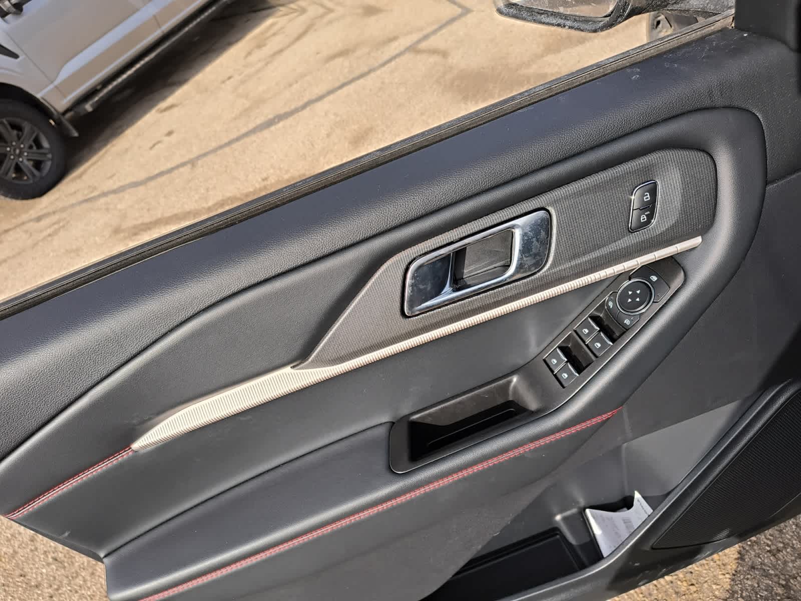 2025 Ford Explorer ST-LINE - Photo 10