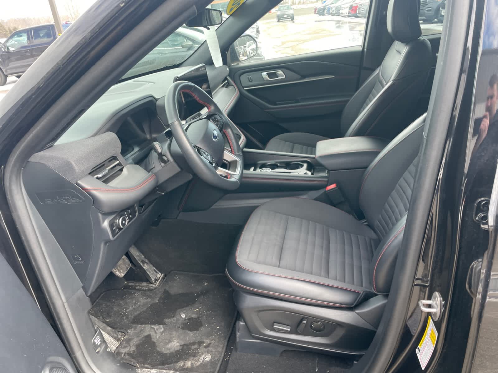2025 Ford Explorer ST-LINE - Photo 9