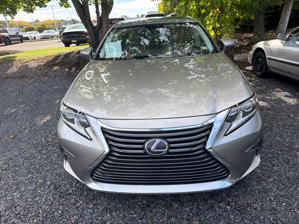 Used 2017 Lexus ES 300h Sedan
