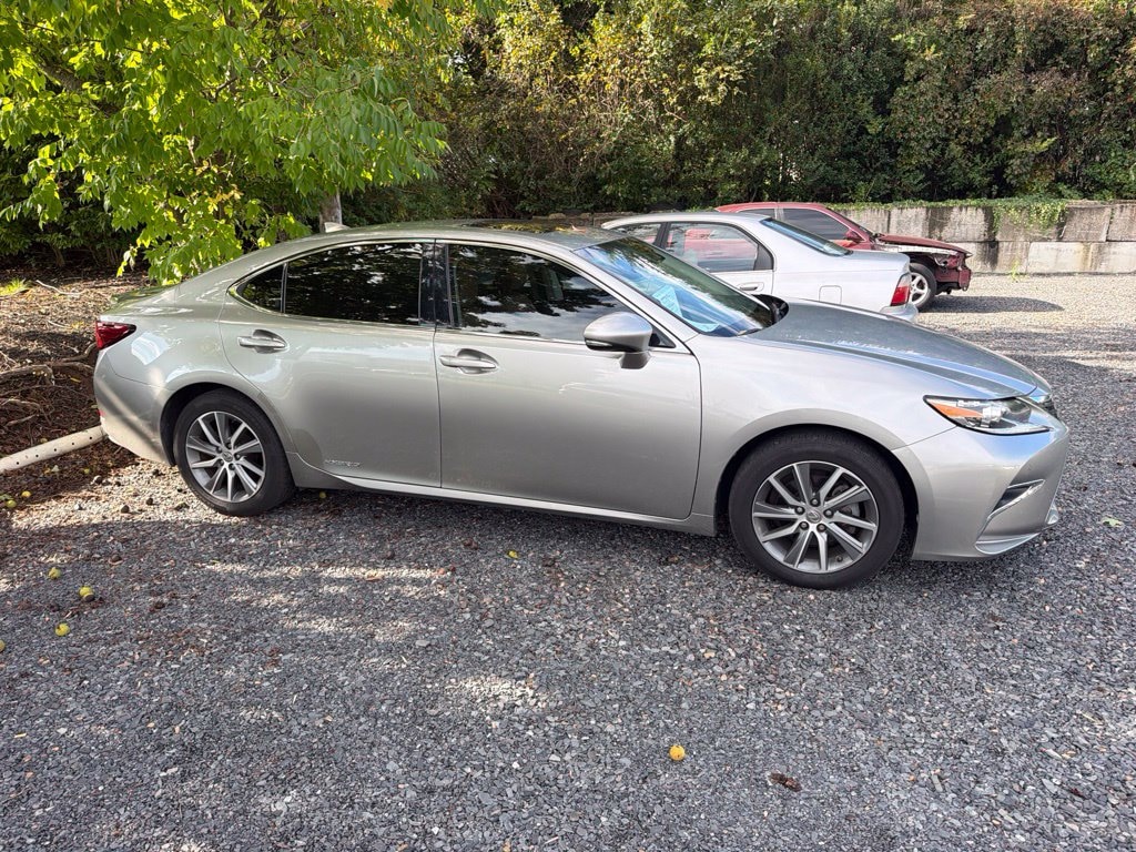 Used 2017 Lexus ES 300h Sedan