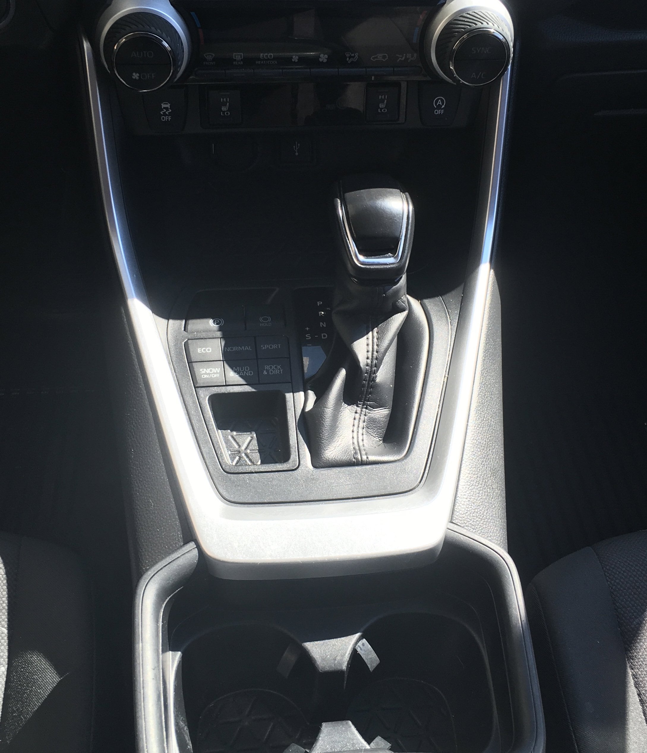 2020 Toyota RAV4 XLE - Photo 12