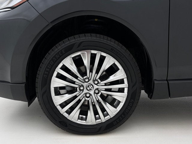 2024 Toyota Venza XLE - Photo 25