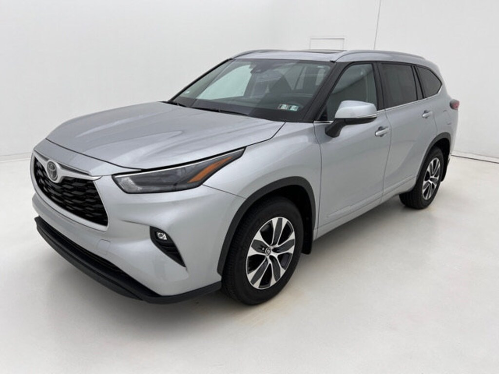 Used 2025 Toyota Highlander XLE SUV