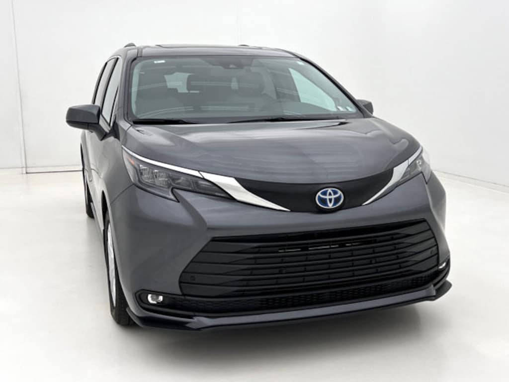 Certified 2025 Toyota Sienna XLE Van Passenger Van