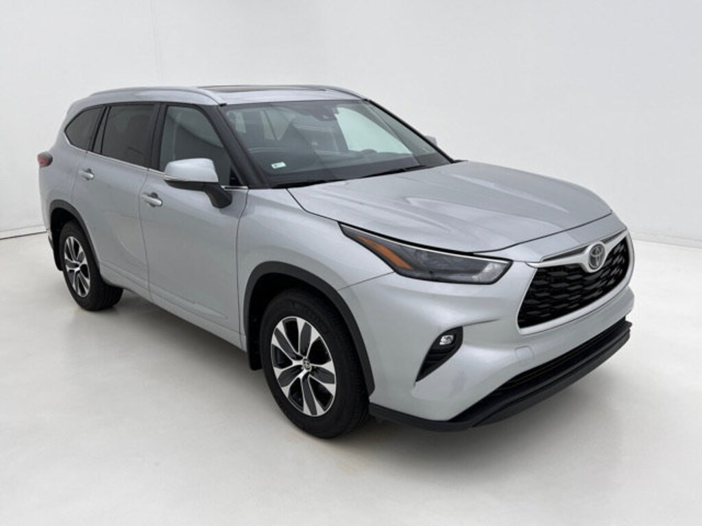 Used 2025 Toyota Highlander XLE SUV