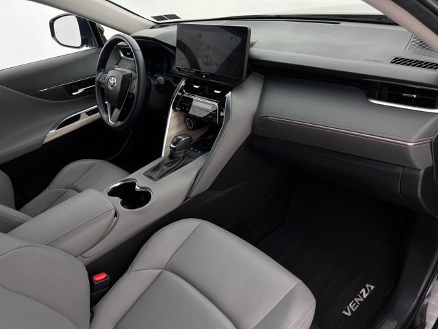 2024 Toyota Venza XLE - Photo 13