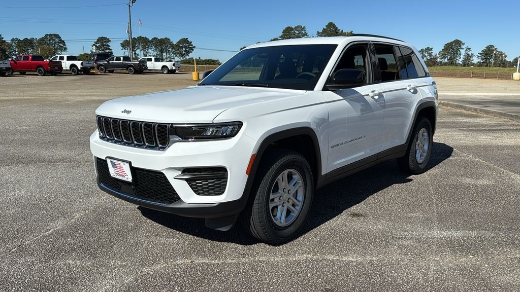 New 2025 Jeep Grand Cherokee LAREDO 4X2 Sport Utility
