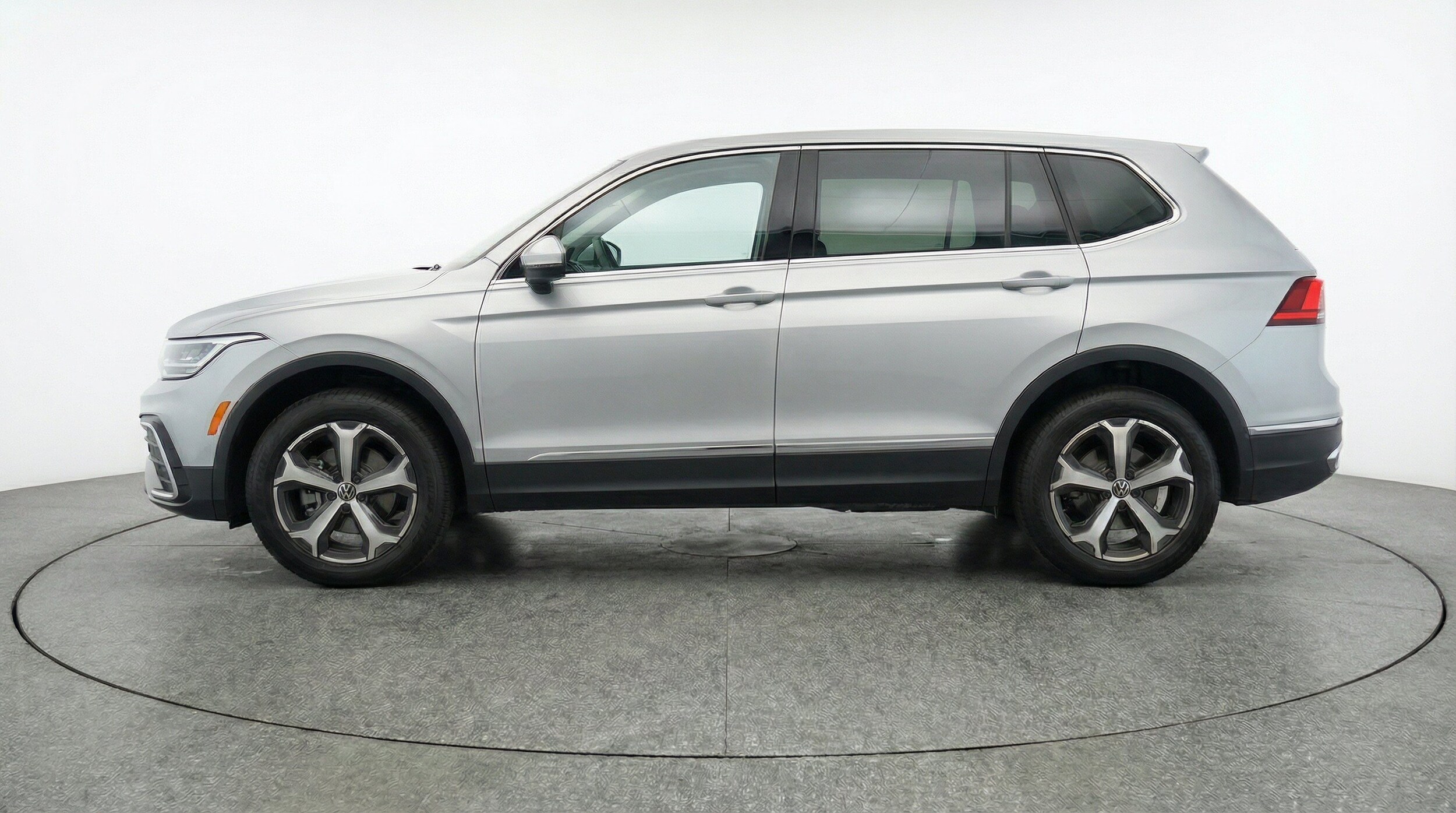 Thumbnail: 2026 Volkswagen Tiguan - 5