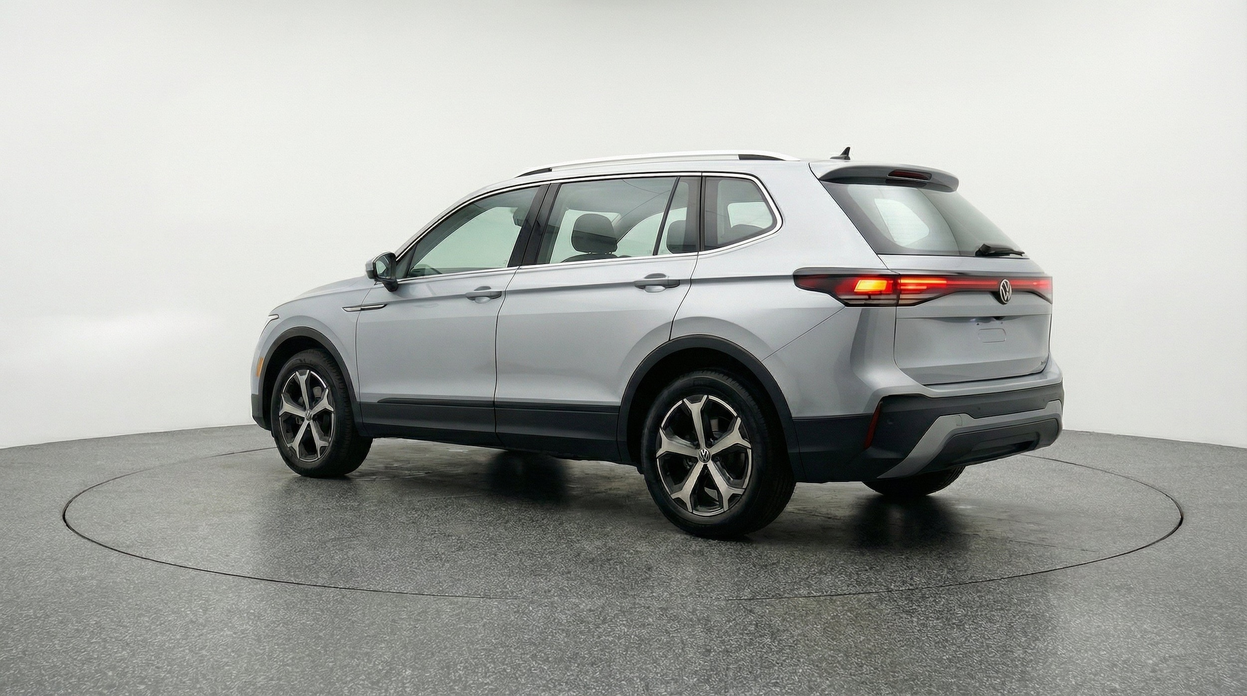 Thumbnail: 2026 Volkswagen Tiguan - 6