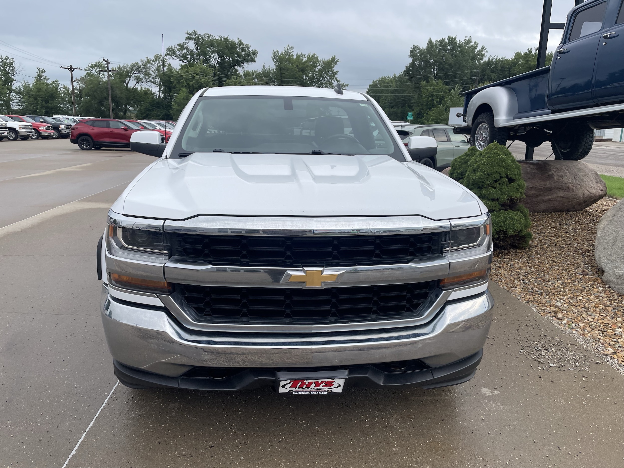 Used 2018 Chevrolet Silverado 1500 LT with VIN 1GCNKREC0JZ371311 for sale in Blairstown, IA