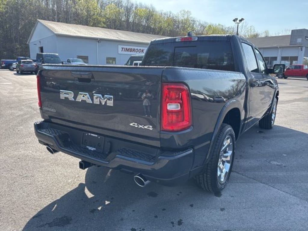 New 2026 Ram 1500 BIG HORN CREW CAB 4X4 5'7 BOX Pickup