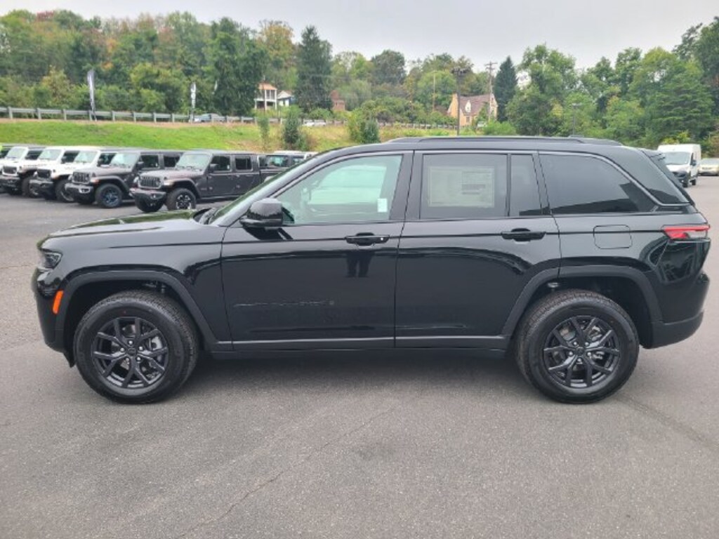 New 2027 Jeep Grand Cherokee LAREDO ALTITUDE 4X4 Sport Utility