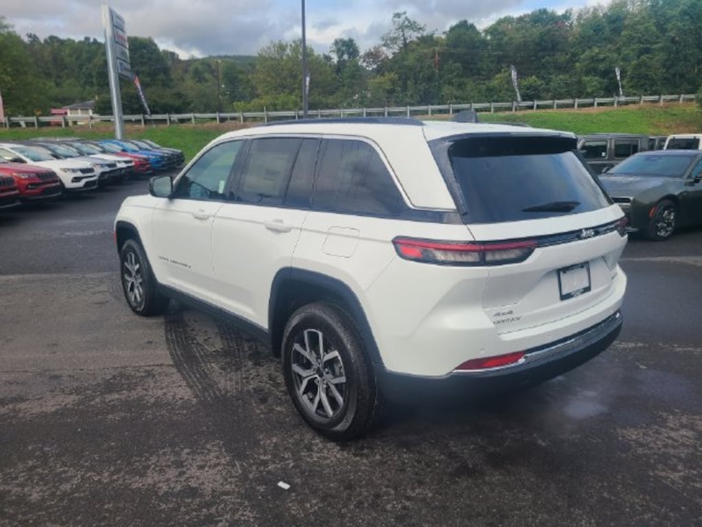 New 2027 Jeep Grand Cherokee LAREDO X 4X4 Sport Utility