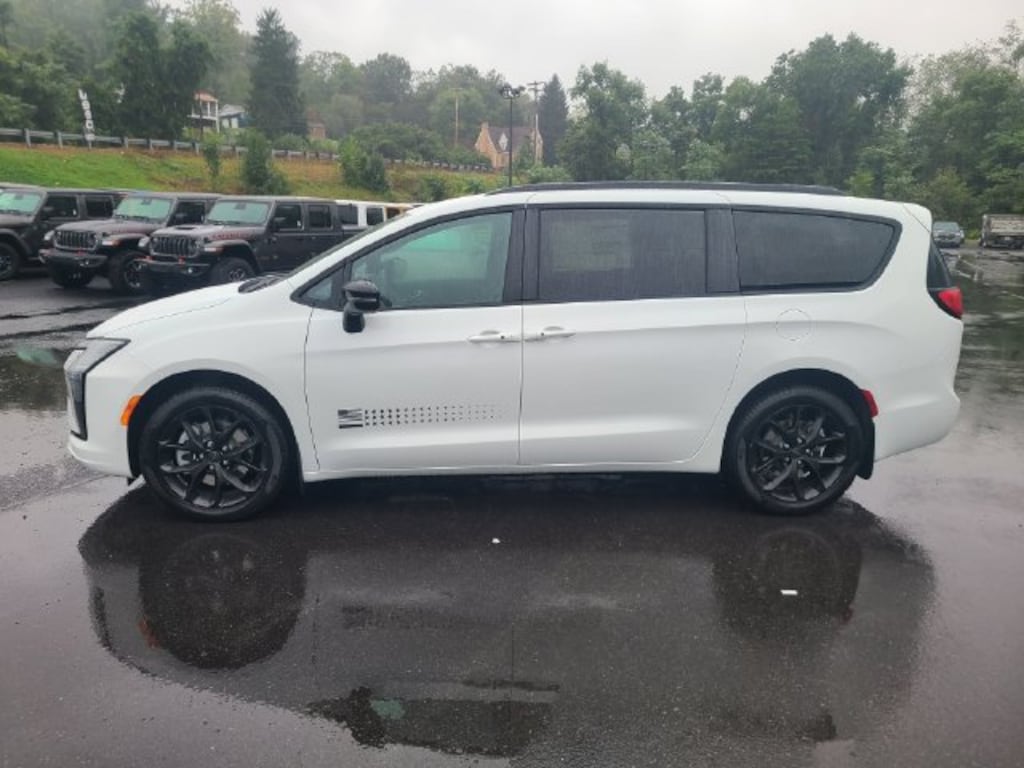 New 2027 Chrysler Pacifica SELECT AWD Passenger Van