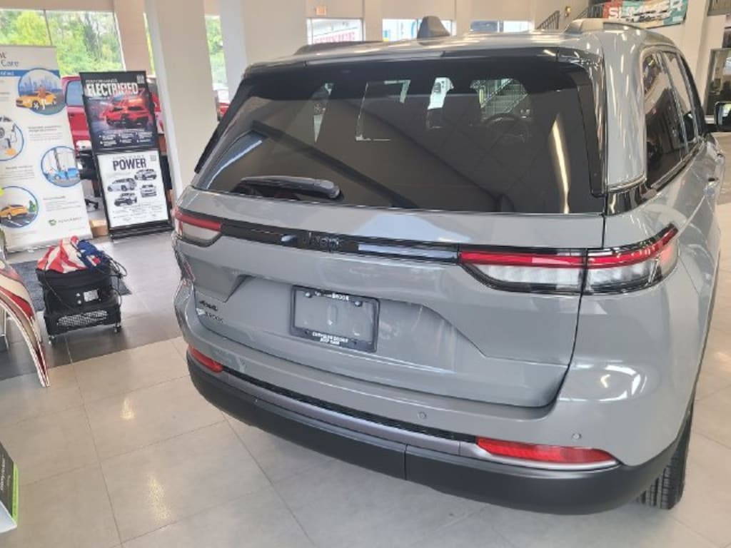New 2027 Jeep Grand Cherokee LAREDO ALTITUDE 4X4 Sport Utility