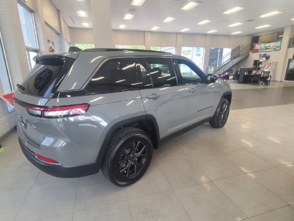 New 2027 Jeep Grand Cherokee LAREDO ALTITUDE 4X4 Sport Utility