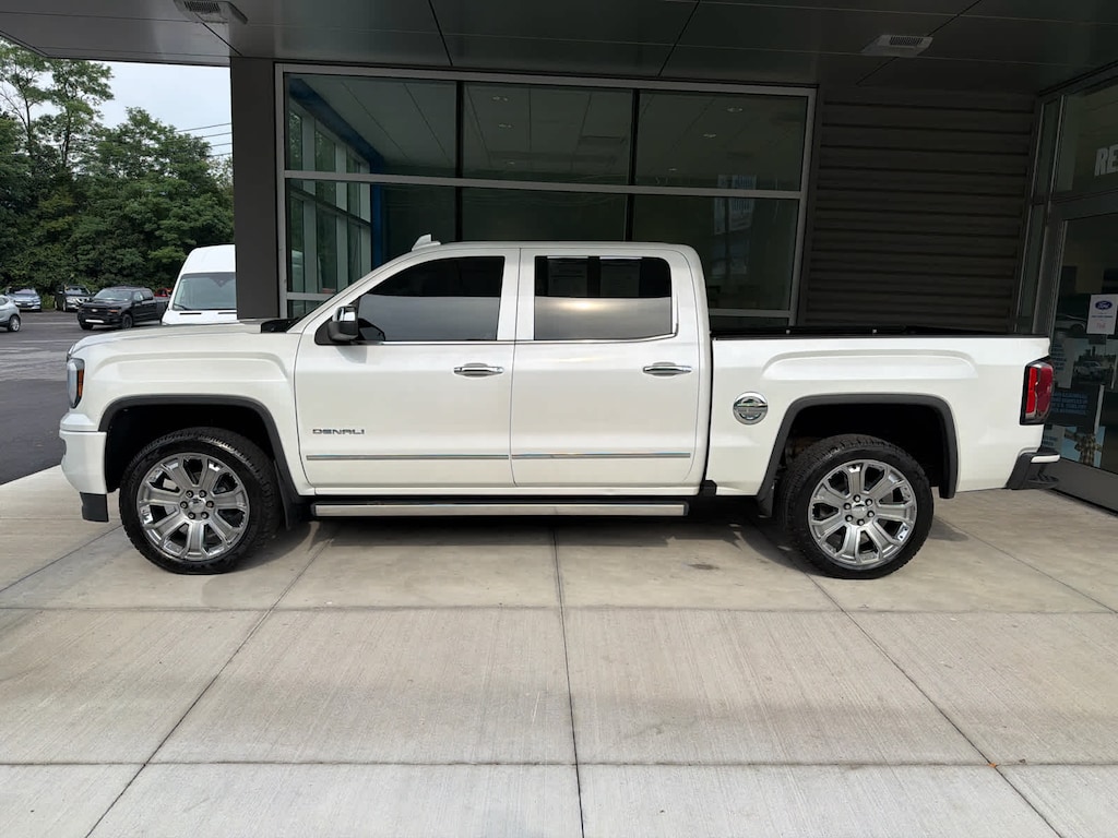 Used 2018 GMC Sierra 1500 Denali 4WD Crew Cab 143.5 4WD Crew Cab 143.5