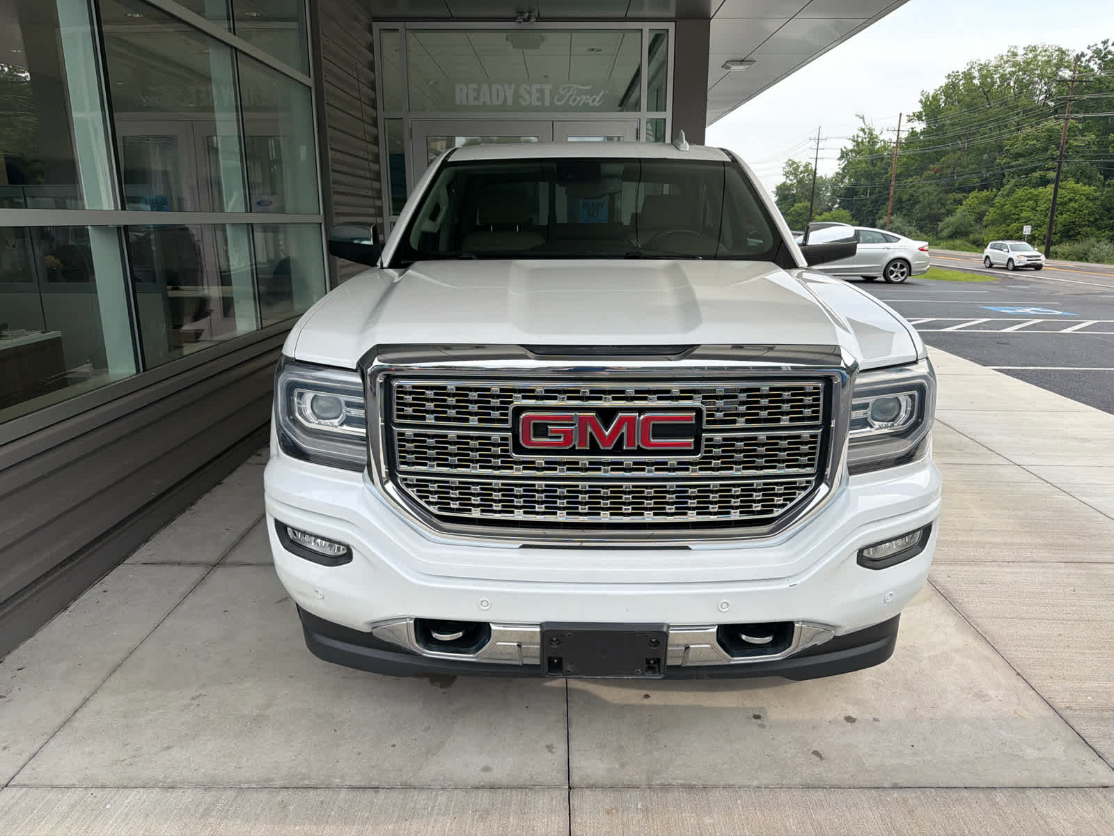 Used 2018 GMC Sierra 1500 Denali 4WD Crew Cab 143.5 4WD Crew Cab 143.5