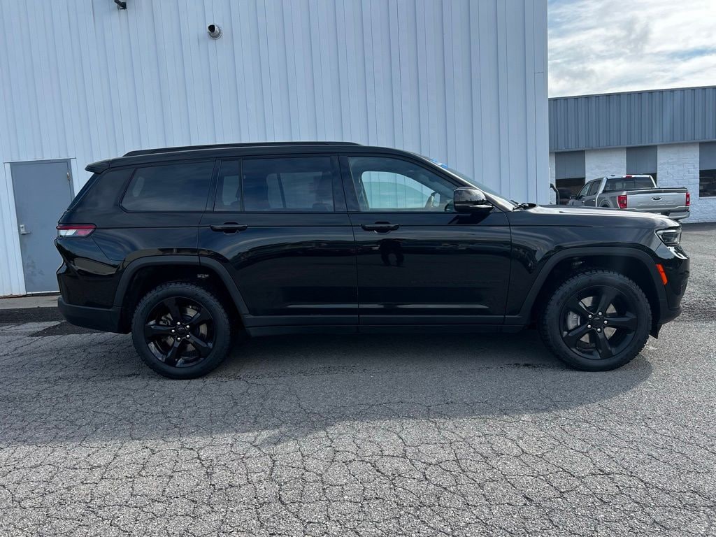 Used 2024 Jeep Grand Cherokee L Laredo SUV