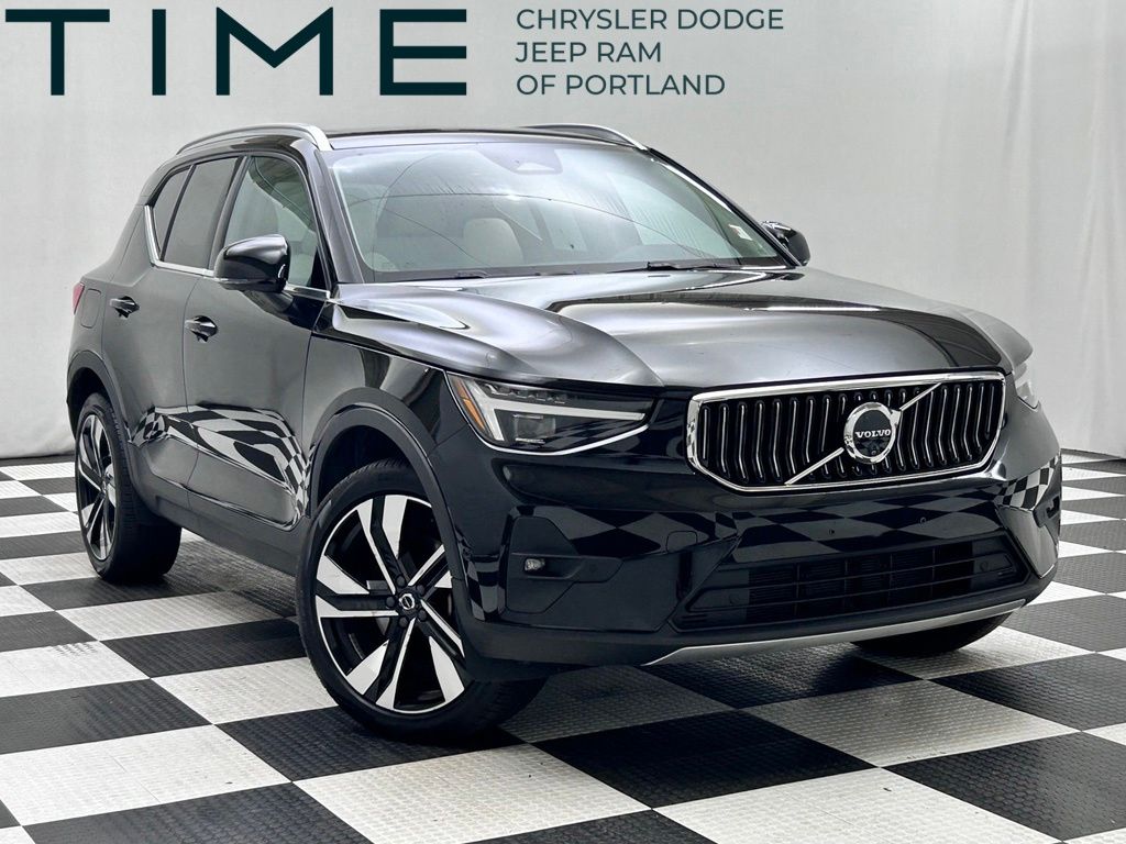 2025 Volvo XC40