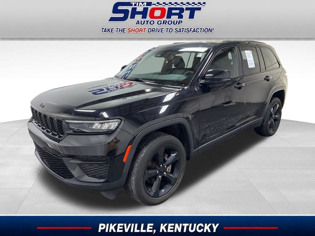Used 2023 Jeep Grand Cherokee Laredo SUV