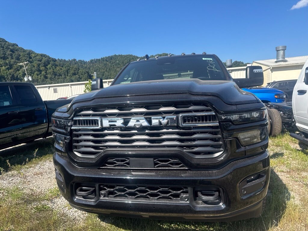 New 2026 Ram 2500 BIG HORN CREW CAB 4X4 6'4 BOX Pickup