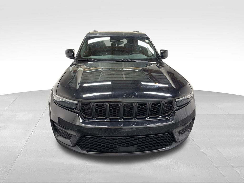 Used 2023 Jeep Grand Cherokee Laredo SUV