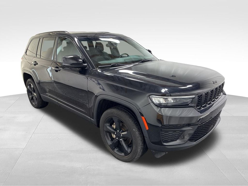 Used 2023 Jeep Grand Cherokee Laredo SUV