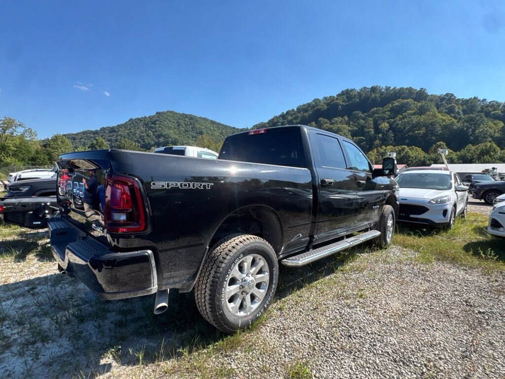New 2026 Ram 2500 BIG HORN CREW CAB 4X4 6'4 BOX Pickup