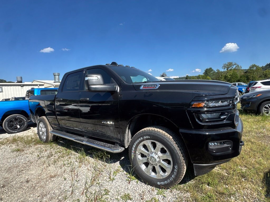 New 2026 Ram 2500 BIG HORN CREW CAB 4X4 6'4 BOX Pickup