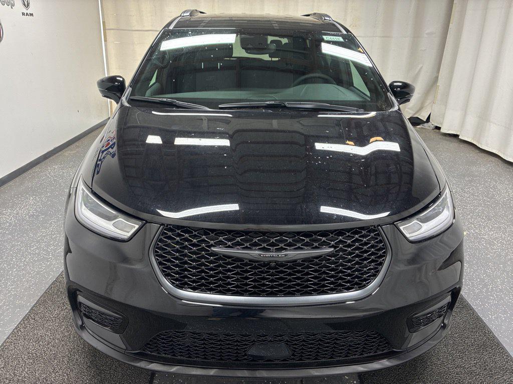 New 2026 Chrysler Pacifica Select Van Passenger Van