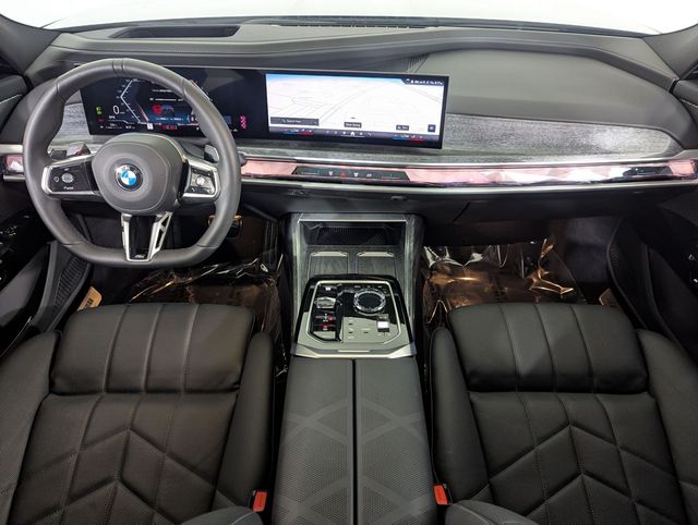 2025 BMW 7 Series 760i - Photo 13