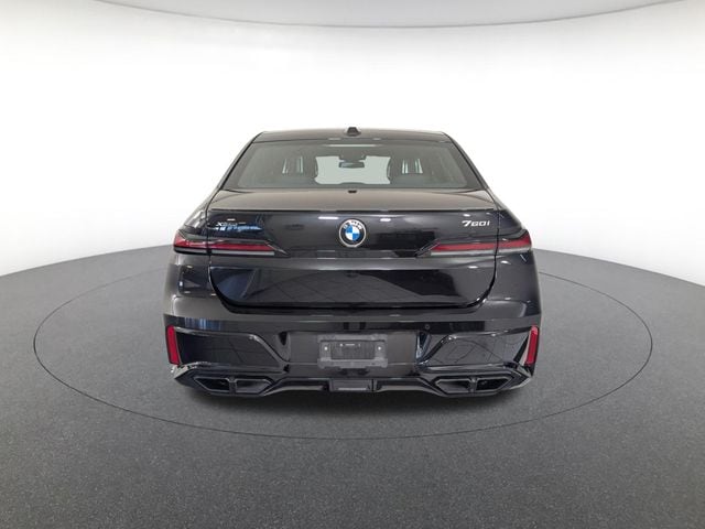 2025 BMW 7 Series 760i - Photo 6