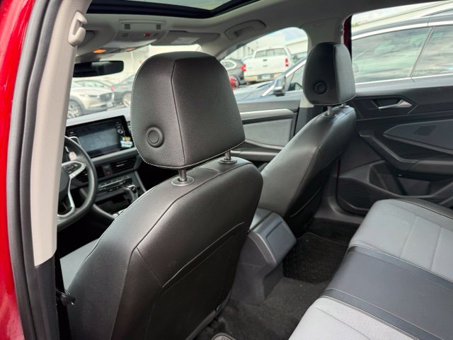 Used 2025 Volkswagen Jetta 1.5T SE Sedan