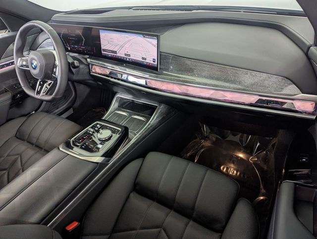 2025 BMW 7 Series 760i - Photo 18