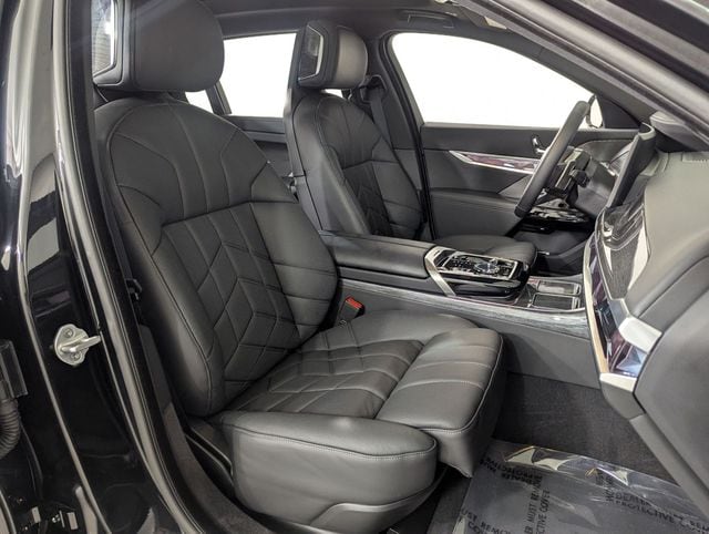 2025 BMW 7 Series 760i - Photo 19