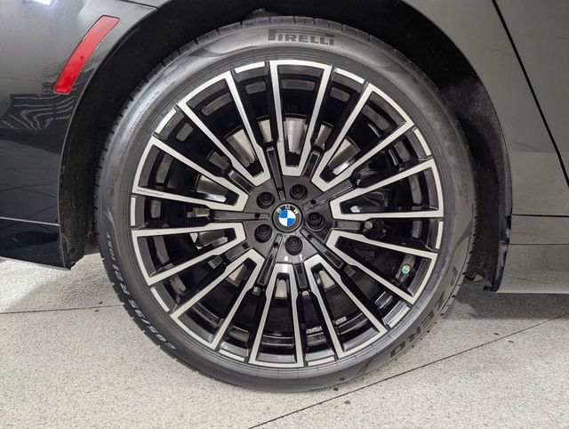 2025 BMW 7 Series 760i - Photo 22