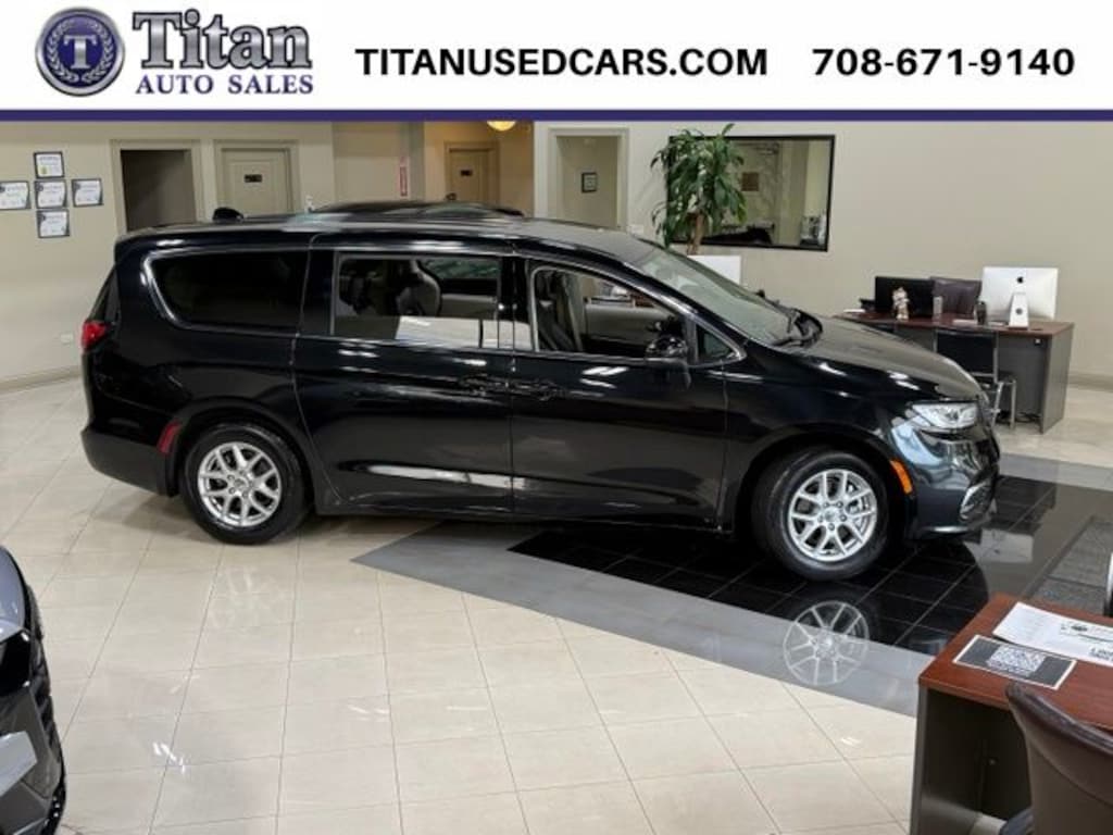 Used 2023 Chrysler Pacifica Touring L Minivan/Van
