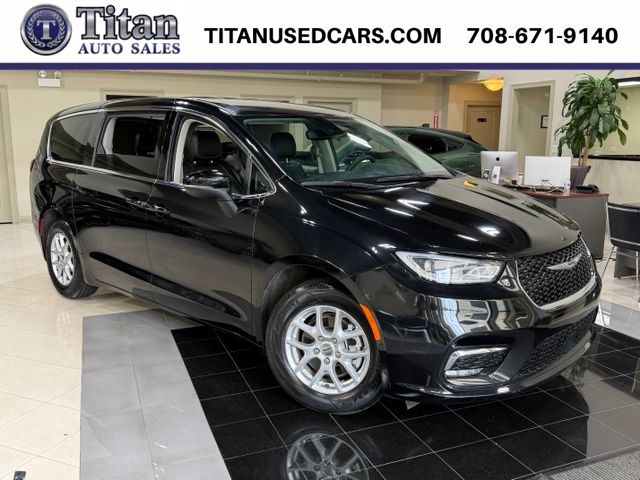 Used 2023 Chrysler Pacifica Touring L Minivan/Van