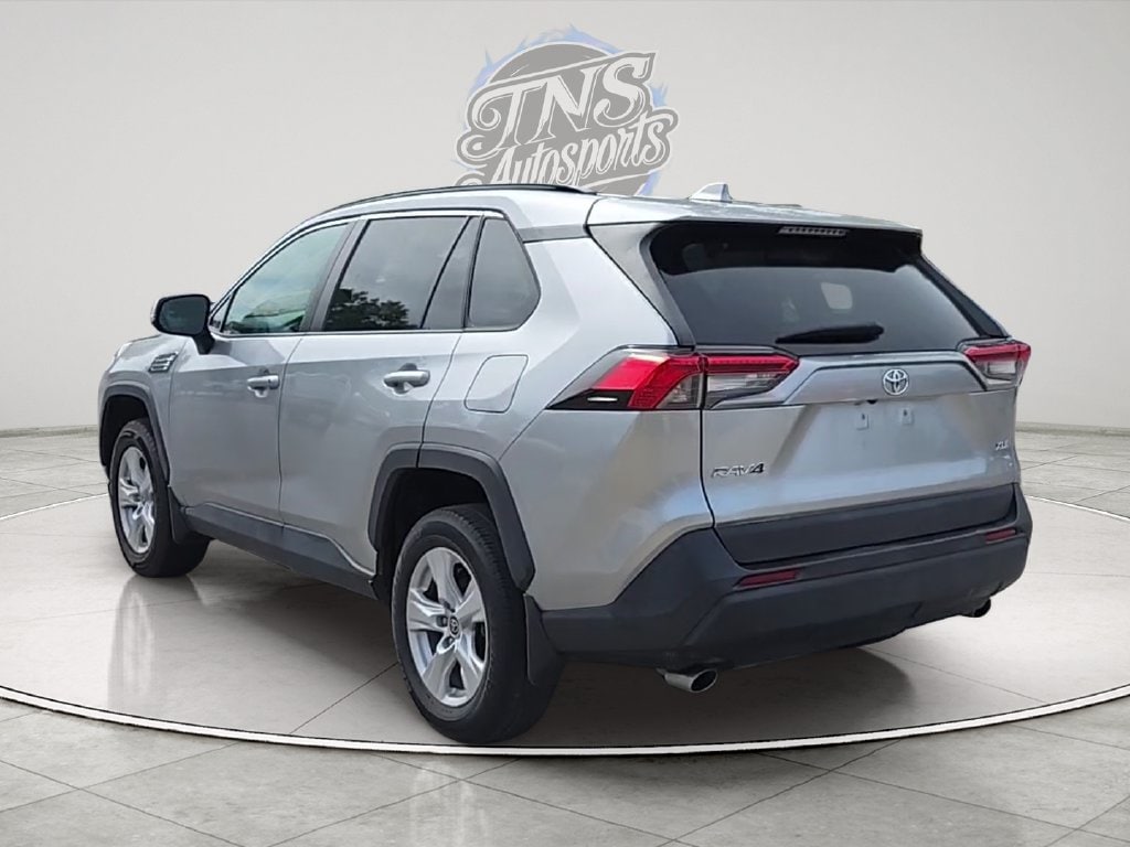2021 Toyota RAV4 XLE - Photo 7