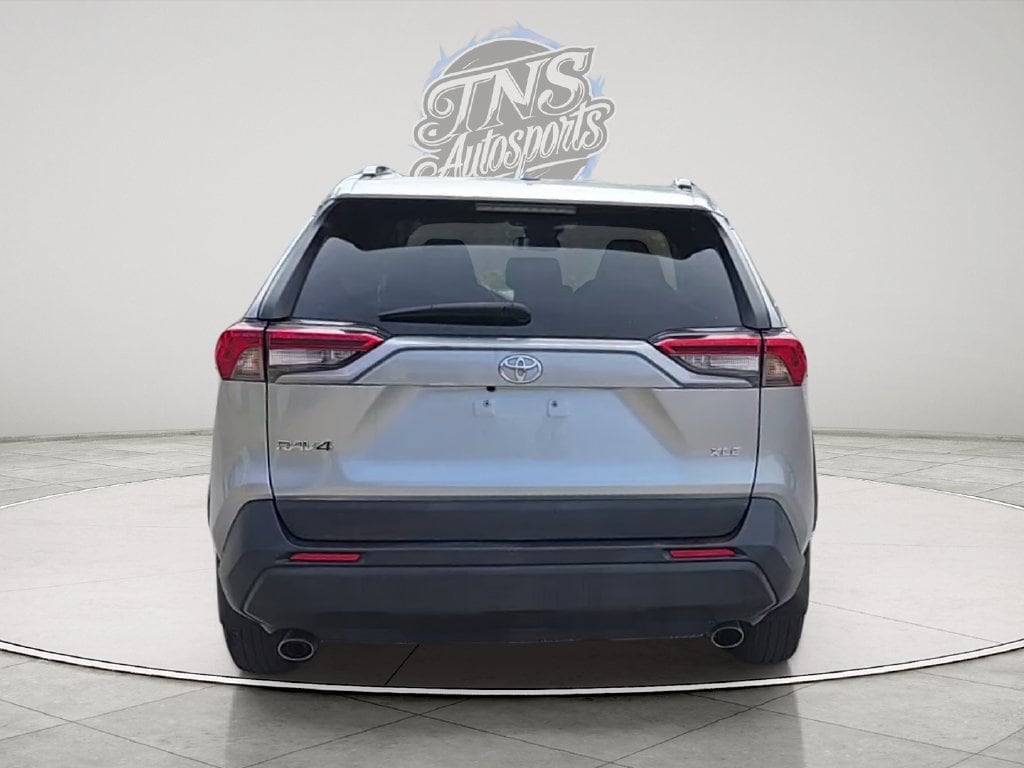 2021 Toyota RAV4 XLE - Photo 6