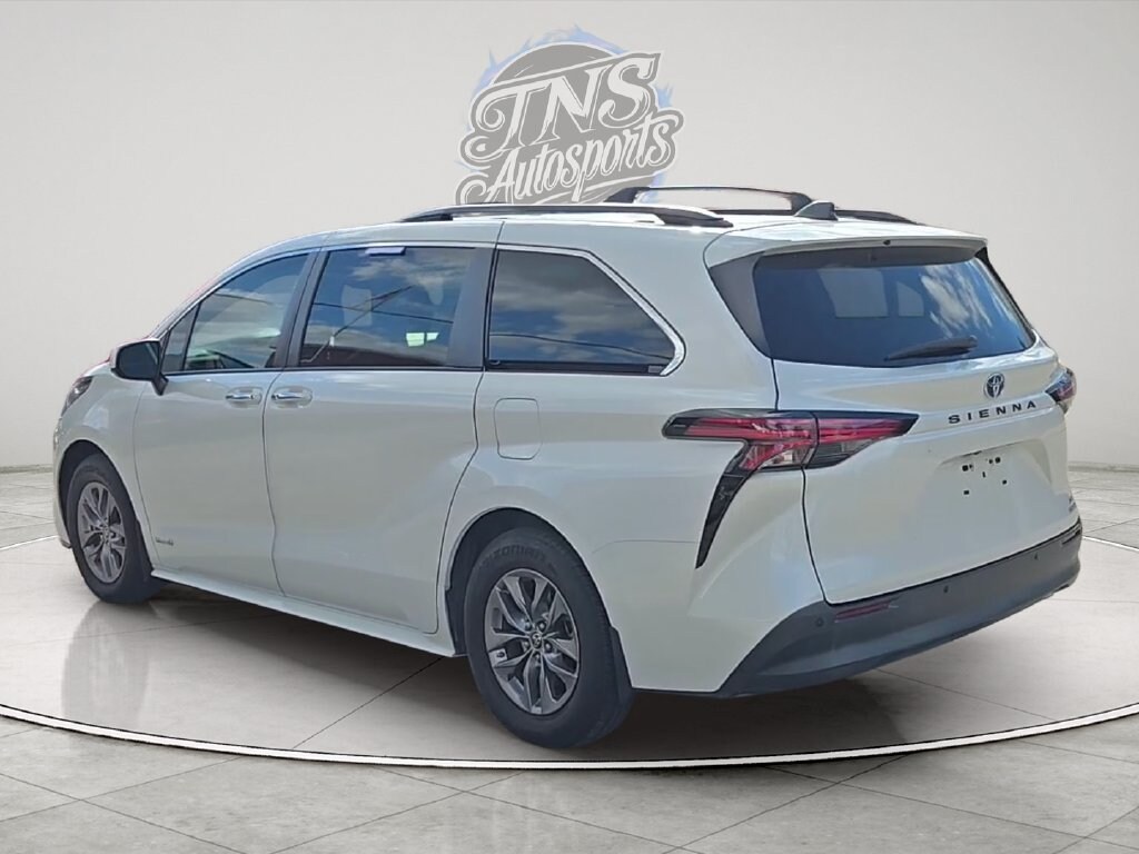 Used 2021 Toyota Sienna XLE Minivan/Van