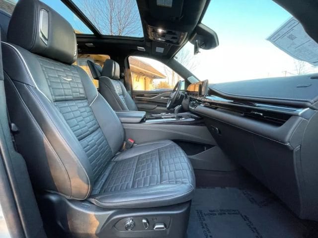 2023 Cadillac Escalade V-Series - Photo 25