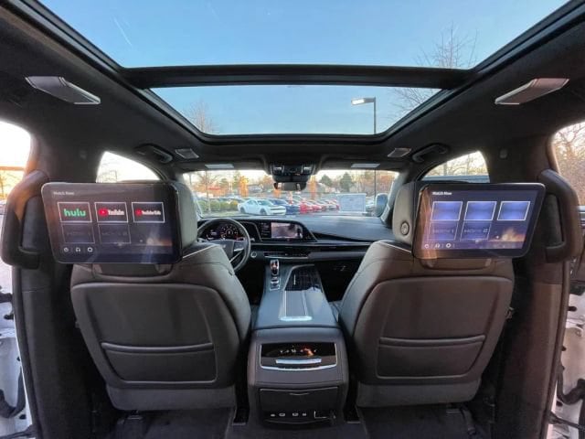 2023 Cadillac Escalade V-Series - Photo 17